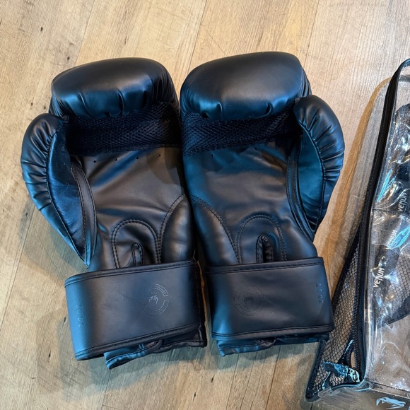 Venum Challenger 2.0 Boxing Gloves - Picture 3 of 9